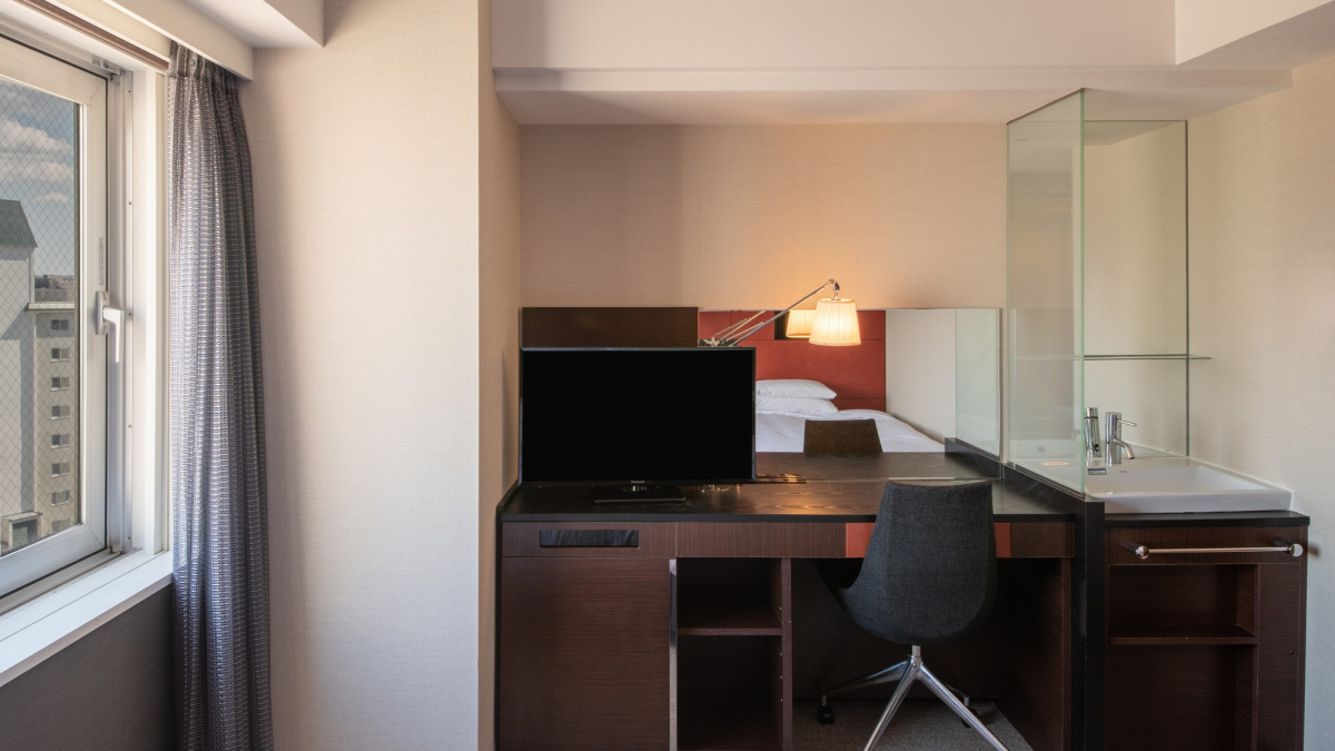 Hollywood twin room, stylish type desk：daytime view