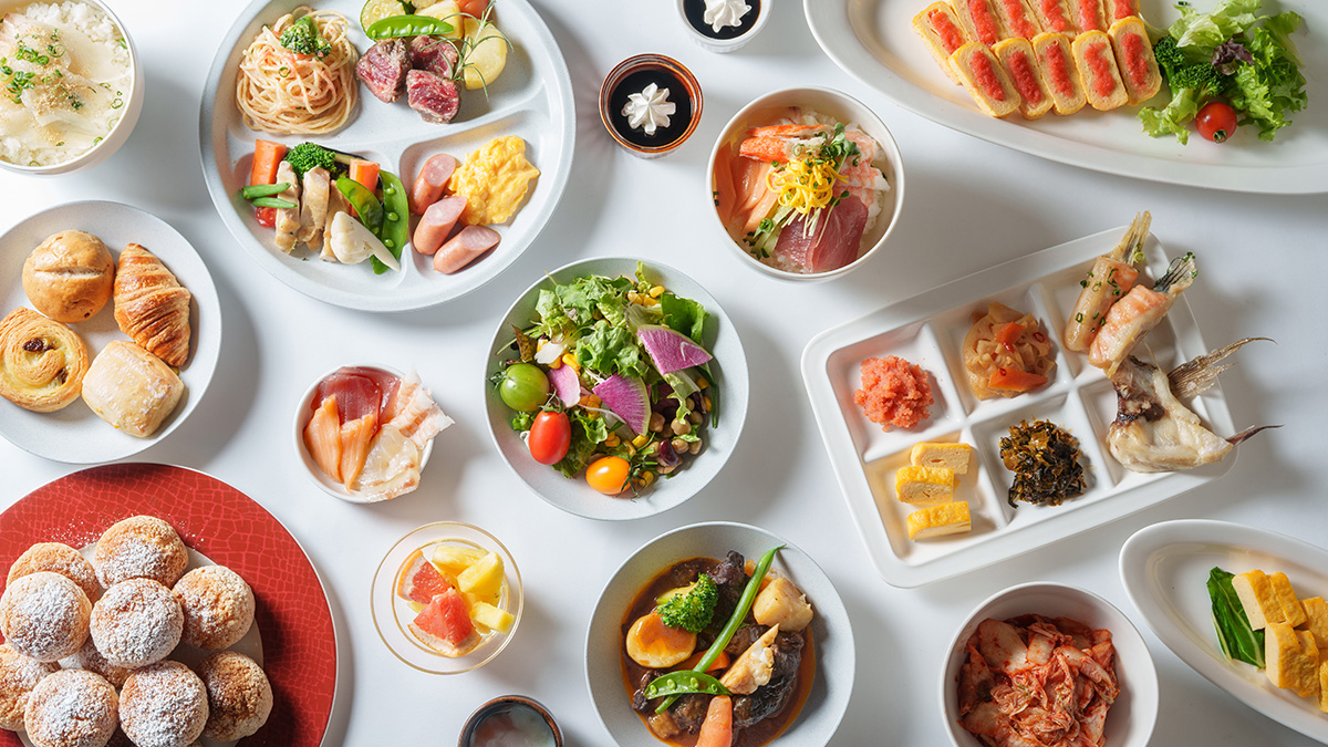 ビュッフェ料理の見下ろし写真