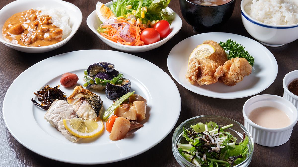 焼き魚や煮物、カレーライスといった和食メニュー