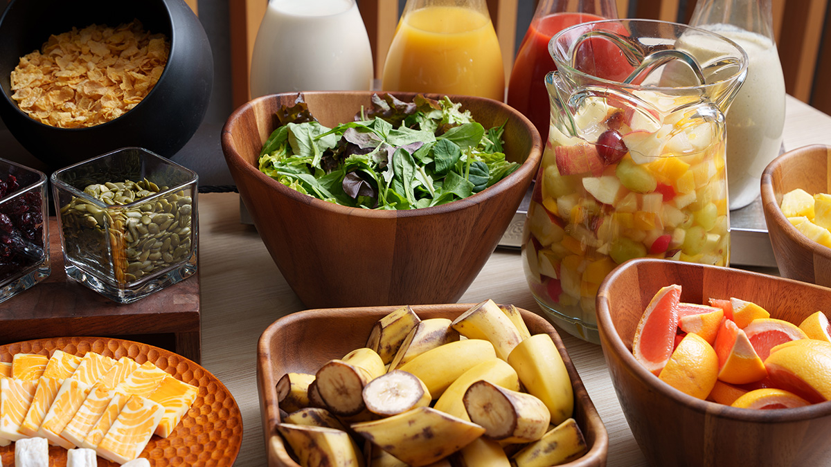 香蕉・葡萄柚・沙拉等陈列的光景