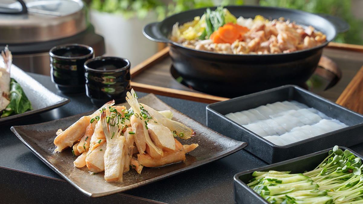 Grilled fish and mizutaki chicken hot pot