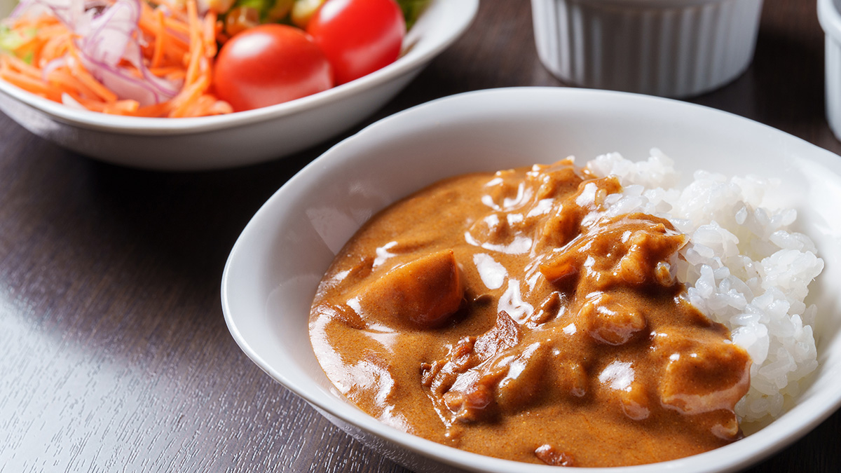 小皿に盛られたカレーライス