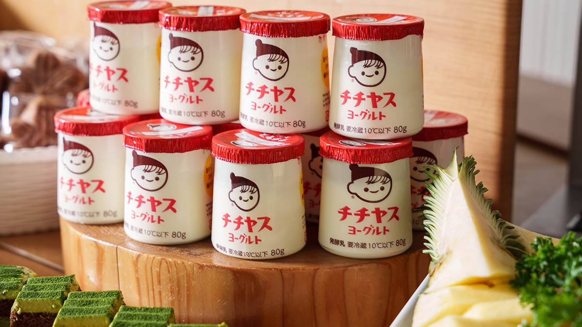 チチヤスヨーグルトが並ぶカウンター