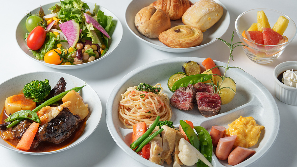 Western dishes including pasta and beef stew