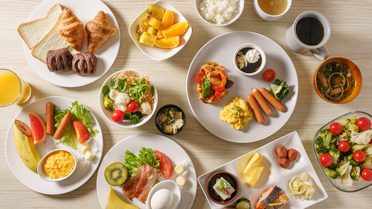 Continental plate with Western buffet dishes