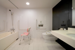 无障碍房间的整体卫浴