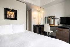 经济双人房间／床和桌子